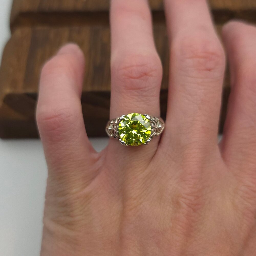 Size 7 Sterling Silver Green Cubic Zirconia Cute Ring A372